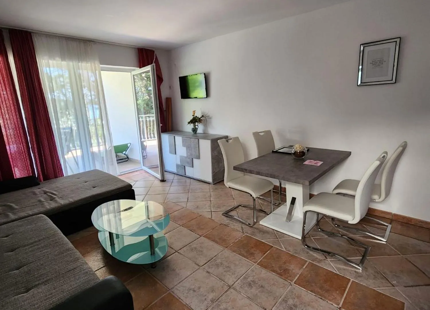 Apartmenthaus Fa 로비니