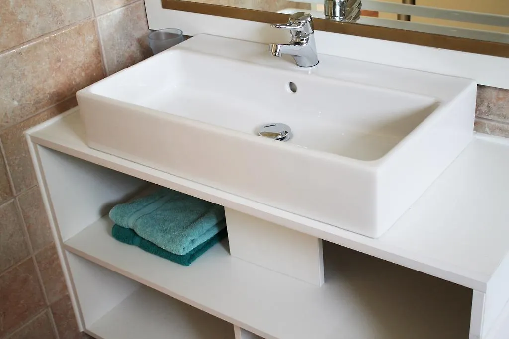 아파트 Apartmenthaus Fa 로비니