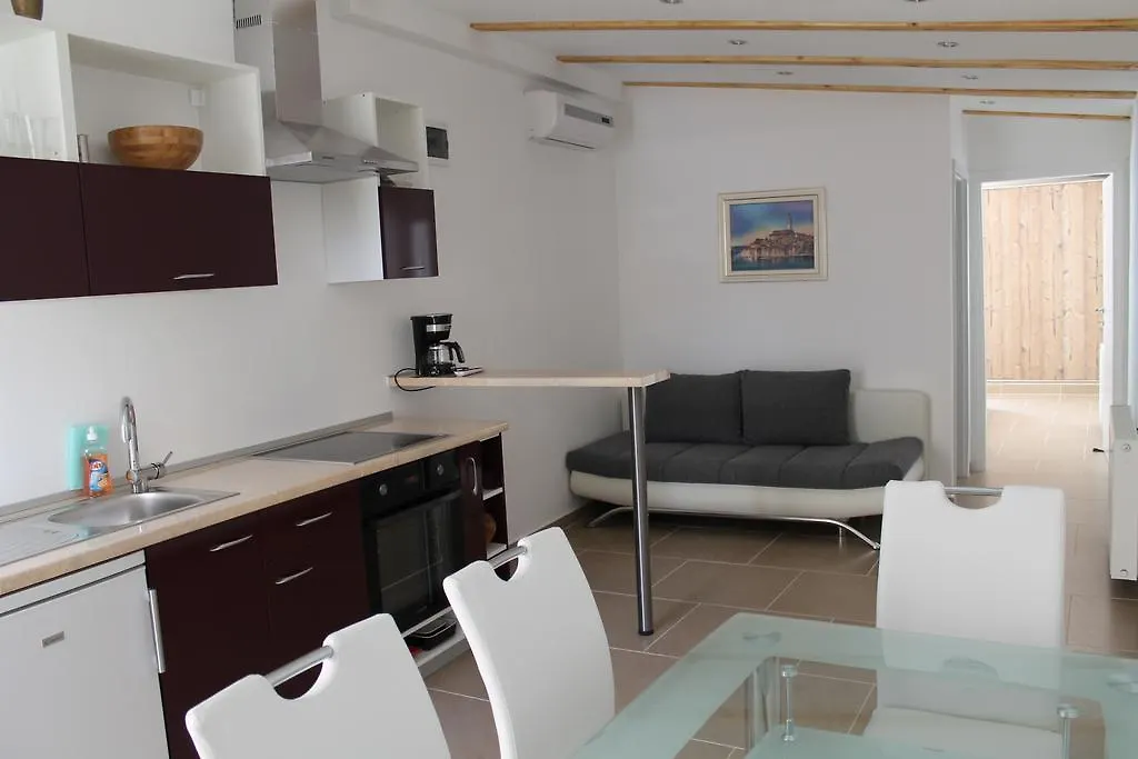 Apartmenthaus Fa 로비니 아파트